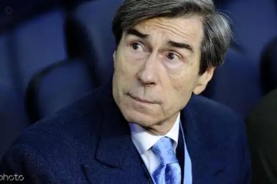 朗尼克带团队入职米兰，遇伊布阻击