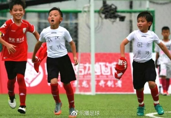 我理性想评价一下最近董路足球小将和李昊炎的问题