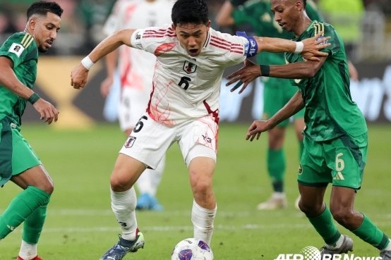 日本惨胜沙特：亚洲足坛赛场，身体对抗才是硬道理