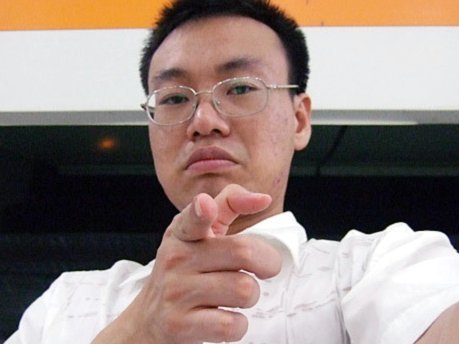 哈哈哈这个人也是有趣就普通交流一下至于一下直接屏蔽吗