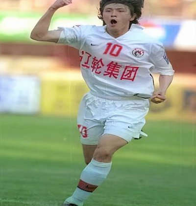 2034杯年龄闹剧还在延续，老杨同意基利安测骨龄，同时也要求主办方球队也一起测骨龄。大家支持双方同测骨龄吗