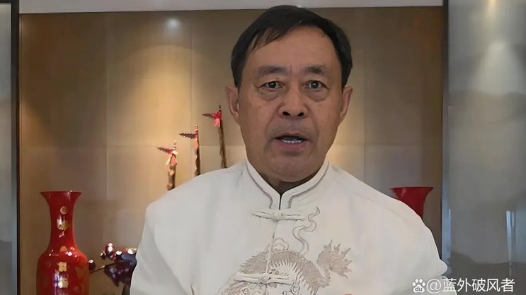 小酱足球就是马宝国的真武术表演