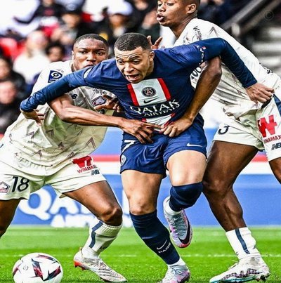 罗塞尼尔率巴黎FC3-2击溃马赛+法甲3轮不败；马赛再次遭危机104